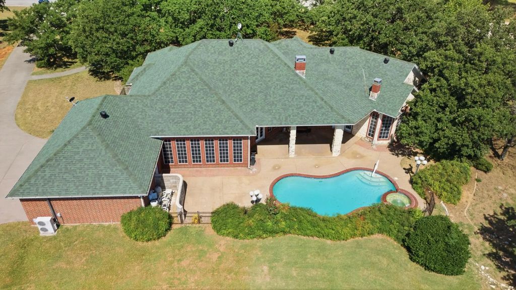 9439 Saint Johns Court, Pilot Point