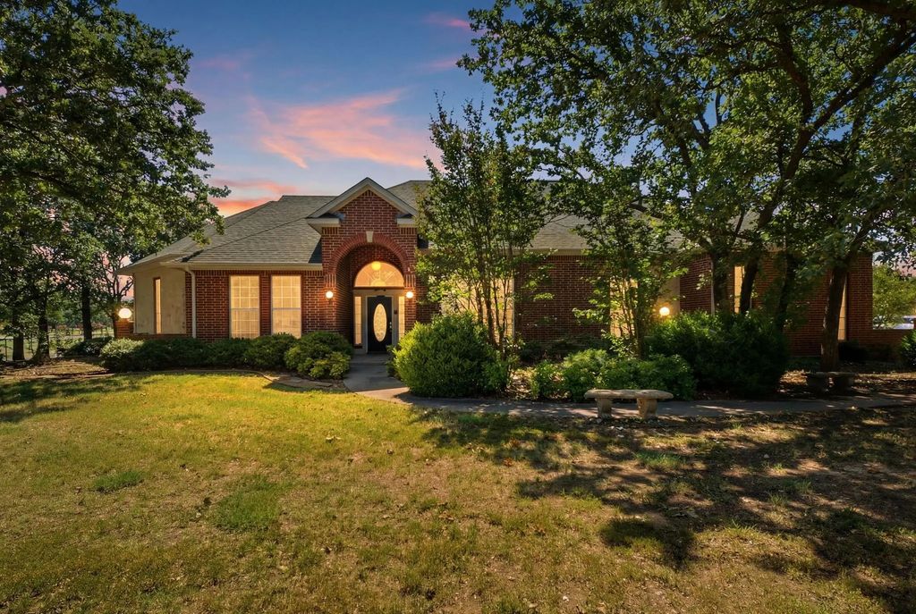 9439 Saint Johns Court, Pilot Point