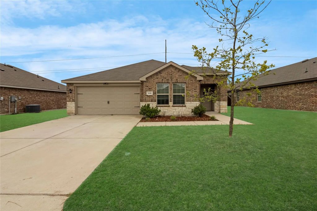 806 Twin Edge Drive, Royse City