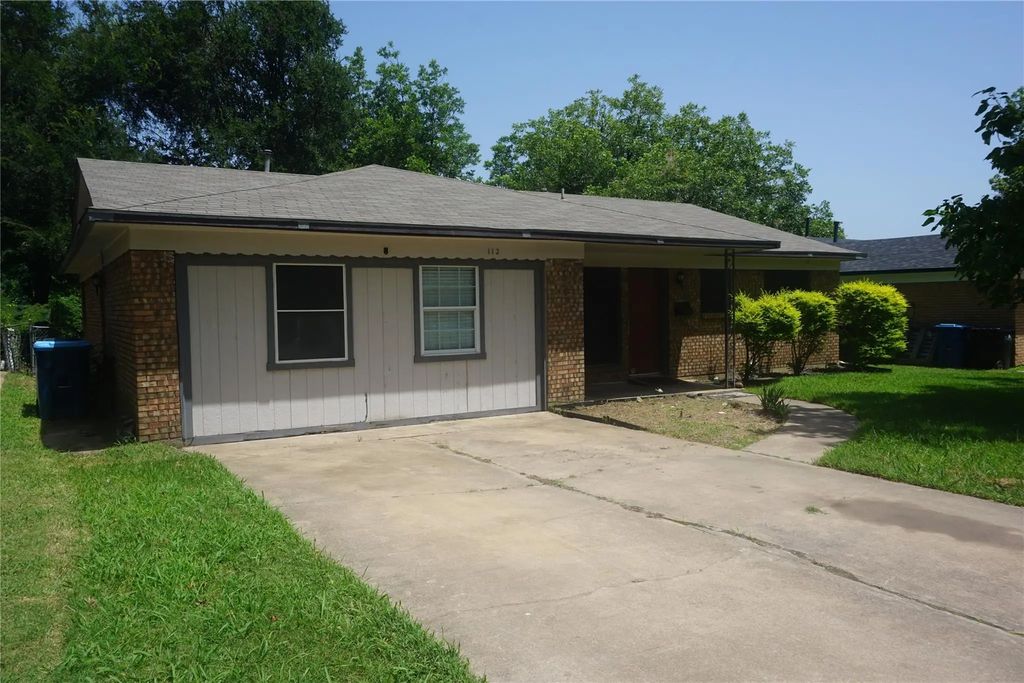 112 S Lynn Avenue, Denison