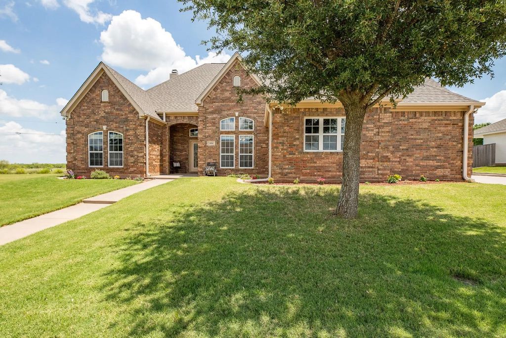 1004 Vineyard Lane, Henrietta