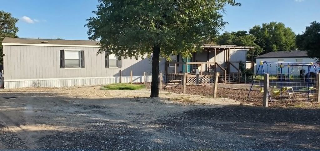 2093 Private Road 354, Hawley
