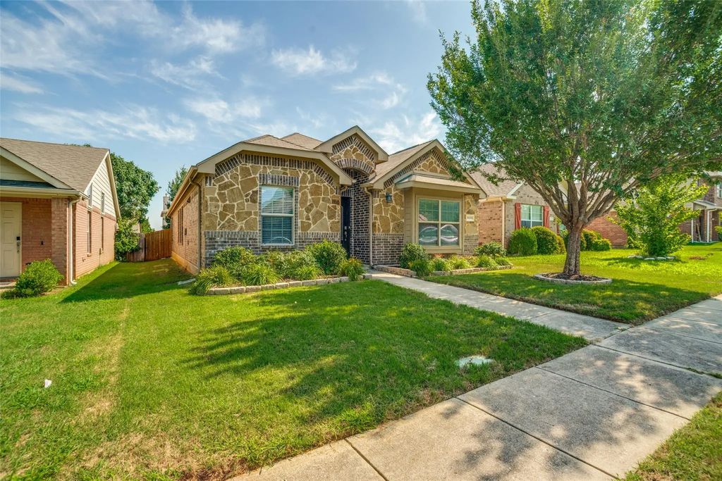 8835 Tucker Street, Cross Roads