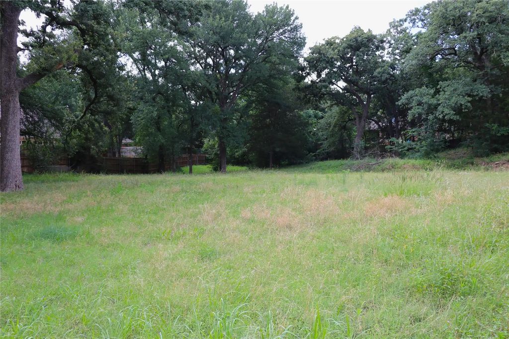 1200 Shannon Lane, Bedford