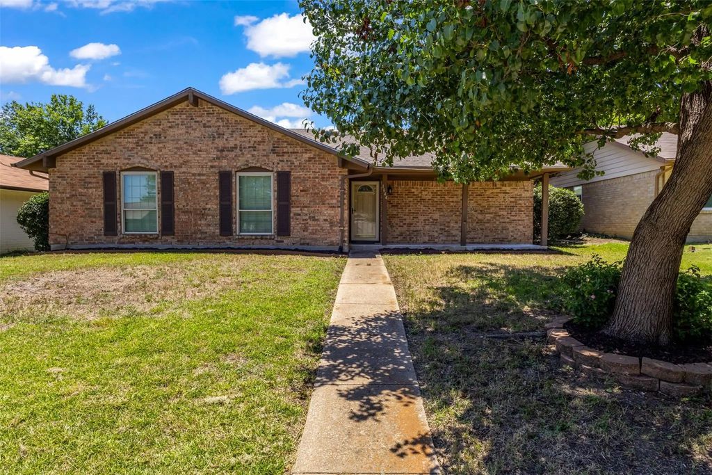 1644 Glenhill Lane, Lewisville