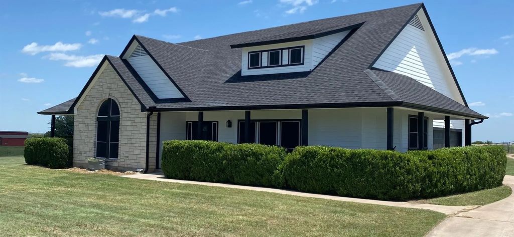 2000 County Road 1123, Godley