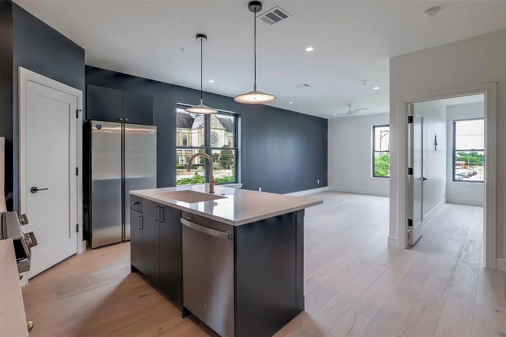 309 W Daggett Avenue 207, Fort Worth