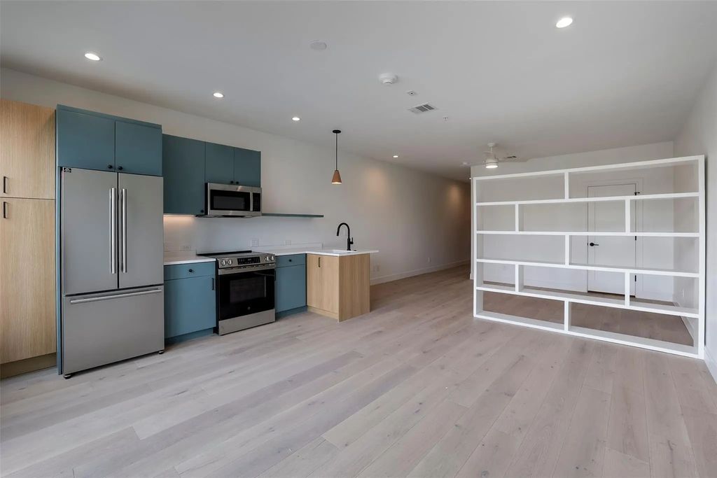 309 W Daggett Avenue 203, Fort Worth