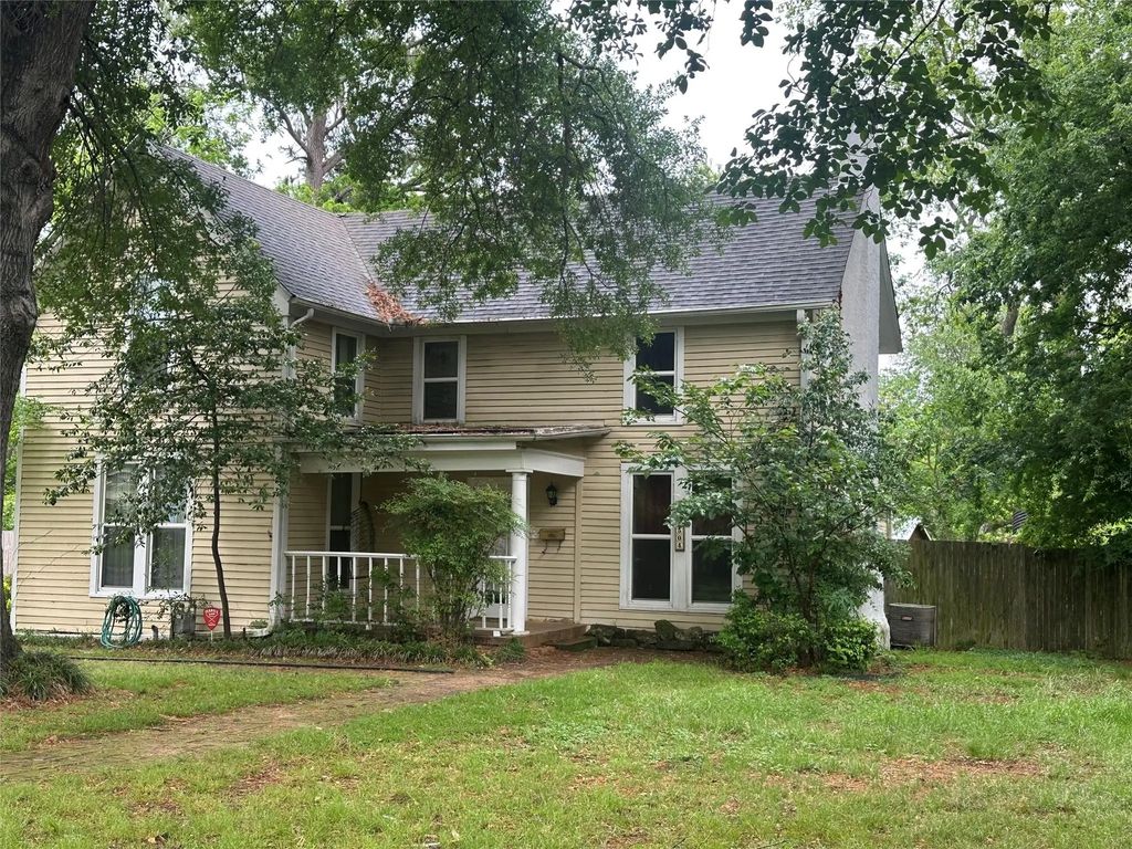 504 1st Street, Terrell