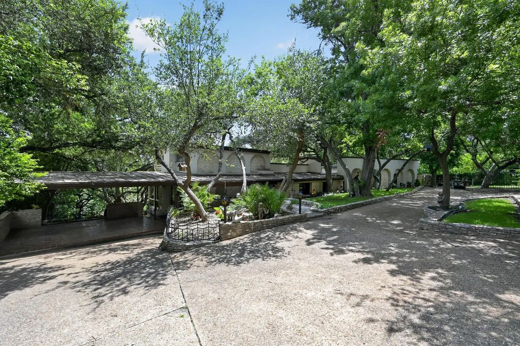 7044 Comanche Trail, Austin