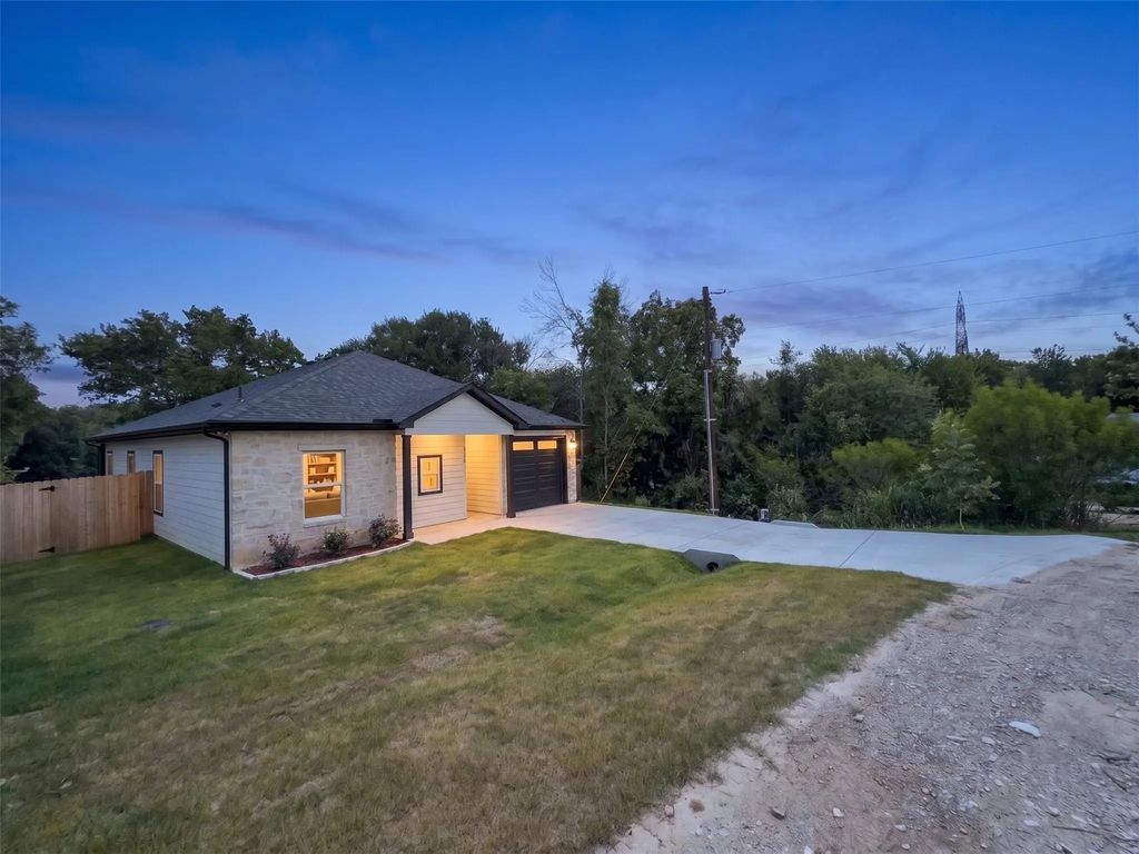 4018 Montana Trail, Granbury
