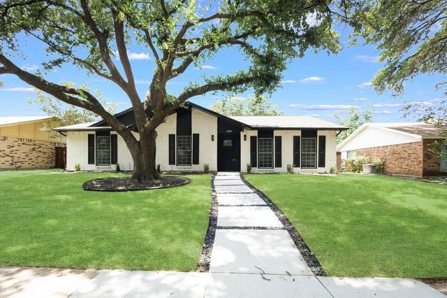 1209 Overdowns Drive, Plano