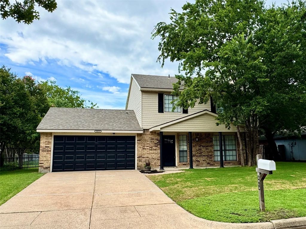 3913 Wrenwood Drive, Fort Worth