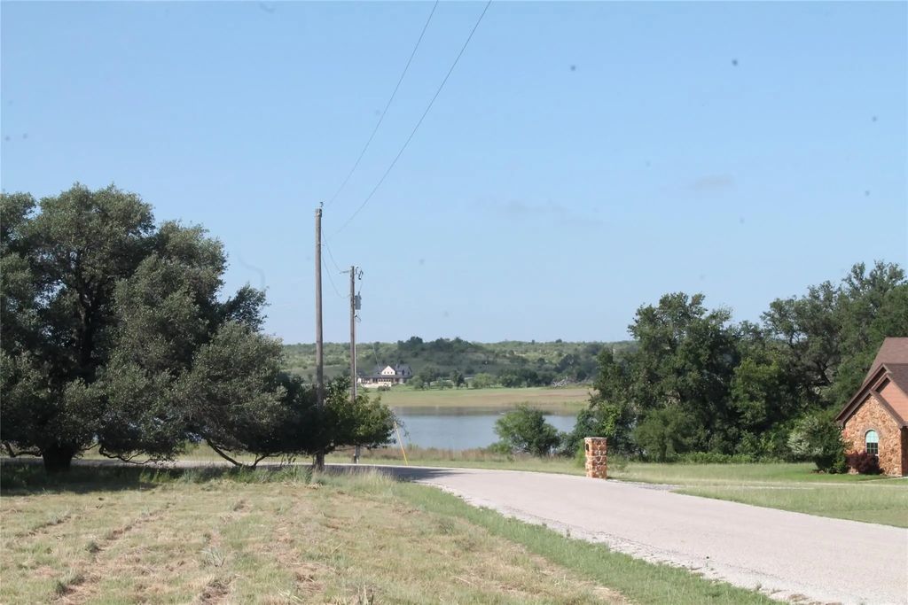 688 Comanche Lake Road, Comanche