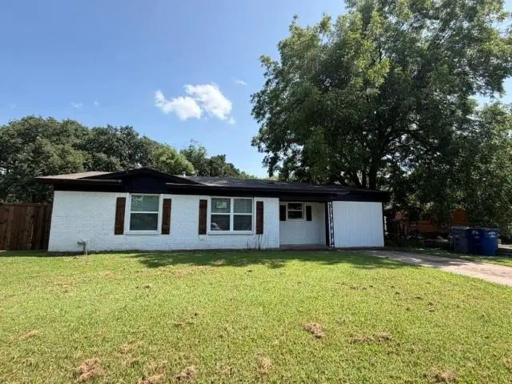 6836 Western Hills Drive, Dallas