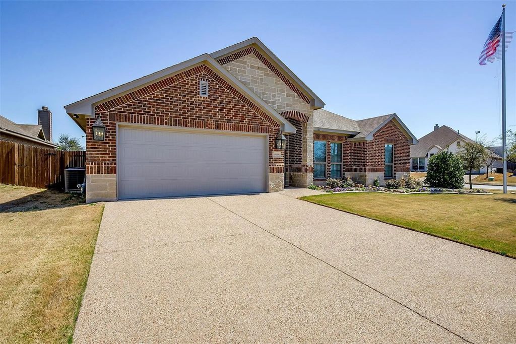6829 Canyon Rock, Benbrook