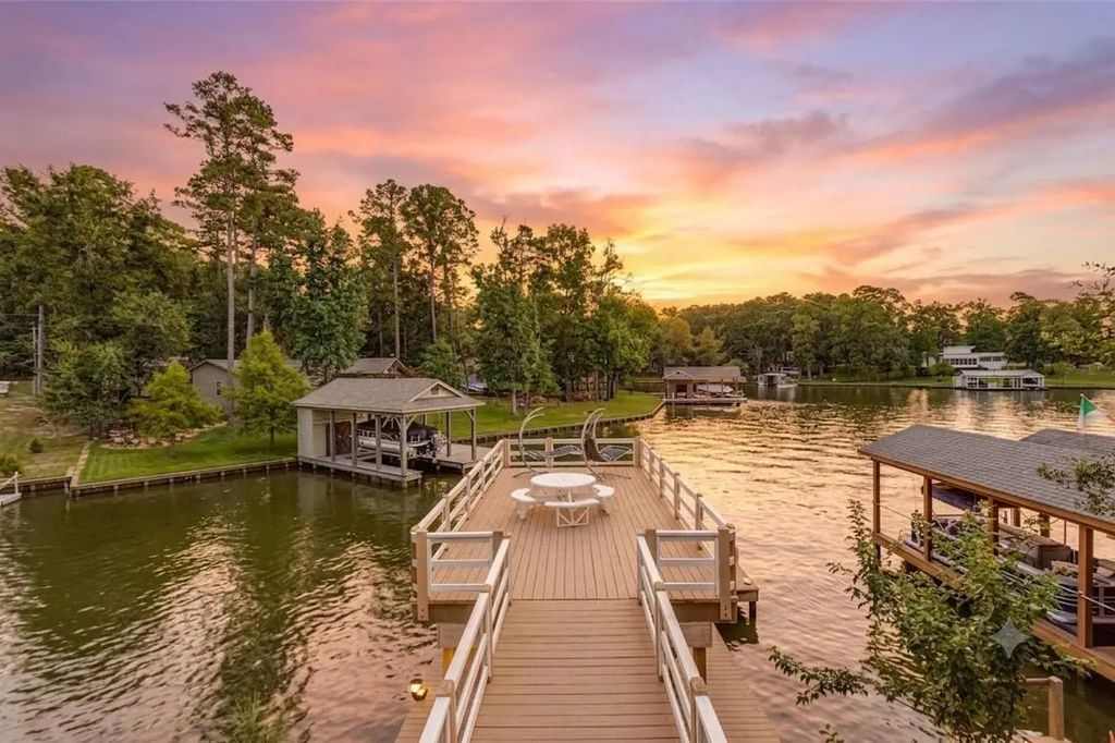 909 King Club Boulevard, Scroggins