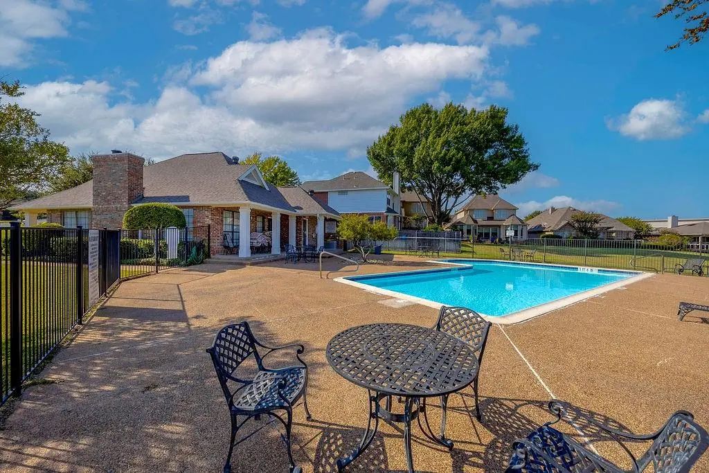 3208 Village Oak Drive, Arlington