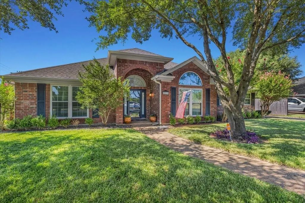 812 Country Lane Drive, Waco