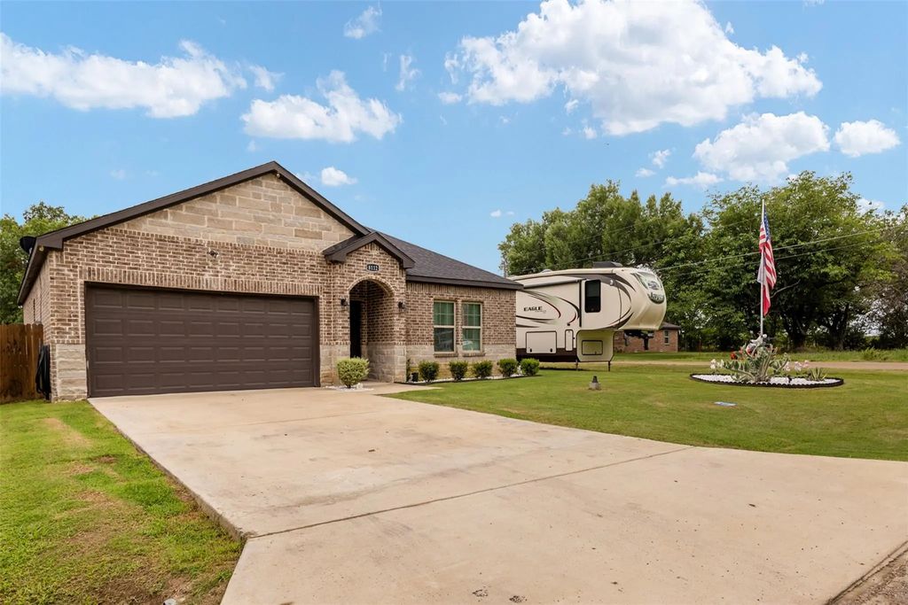 8112 Lakeshore Drive, Kemp