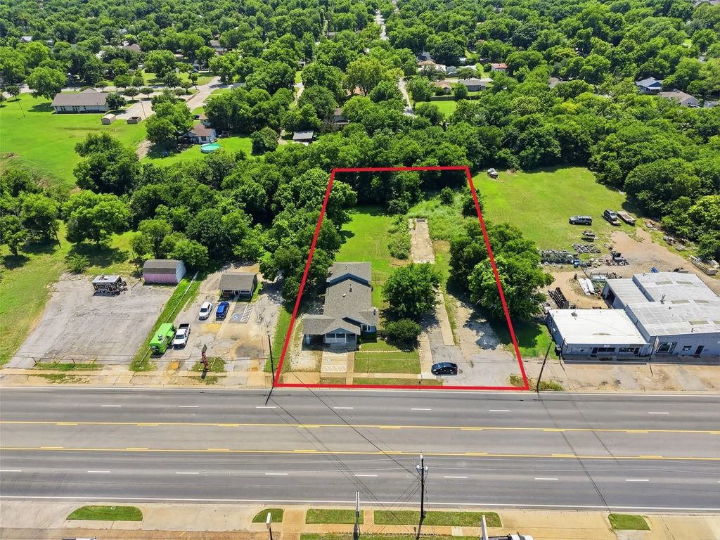 1115 N Main Street, Cleburne