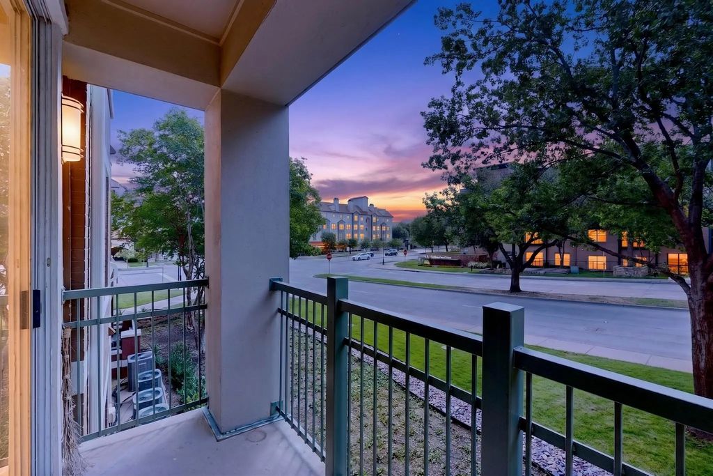 330 Las Colinas Boulevard E 220, Irving