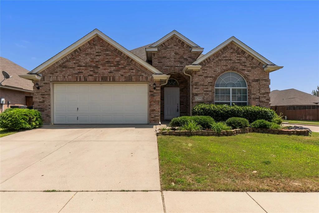 8244 Edgepoint Trail, Fort Worth