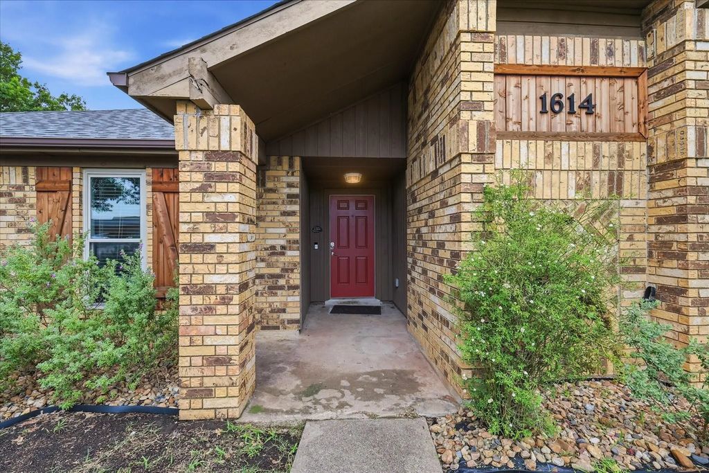 1614 Sunswept Terrace, Lewisville