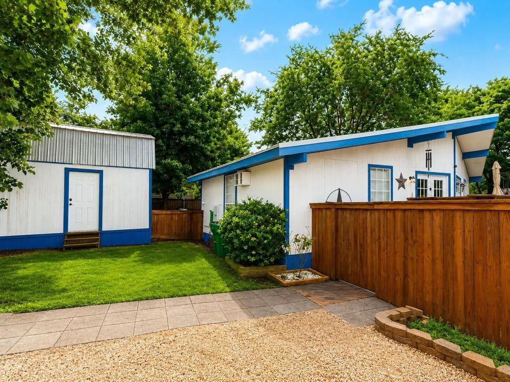 163 Arapaho, Quitman