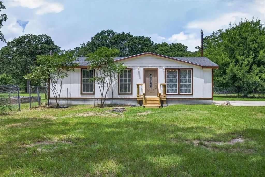 250 E Golden Oaks Drive, Mabank