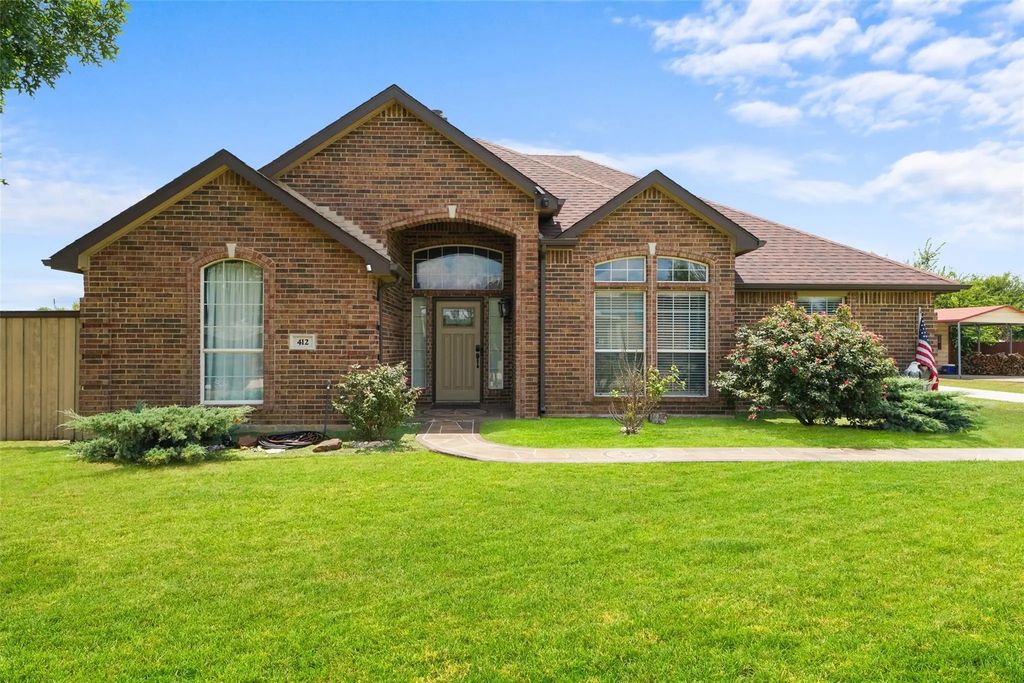 412 Kings Creek Drive, Terrell