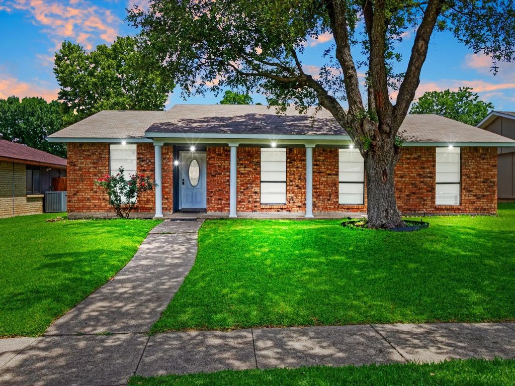 7232 Long Canyon Trail, Dallas