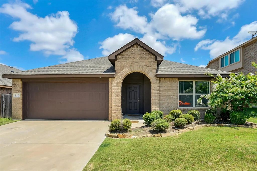 816 Oriel Circle, Fort Worth