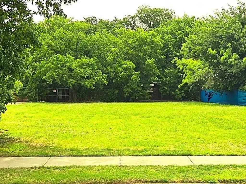 900 Luke Street, Irving