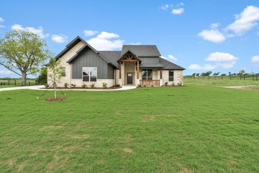 440 Paradise Ridge Drive, Waxahachie