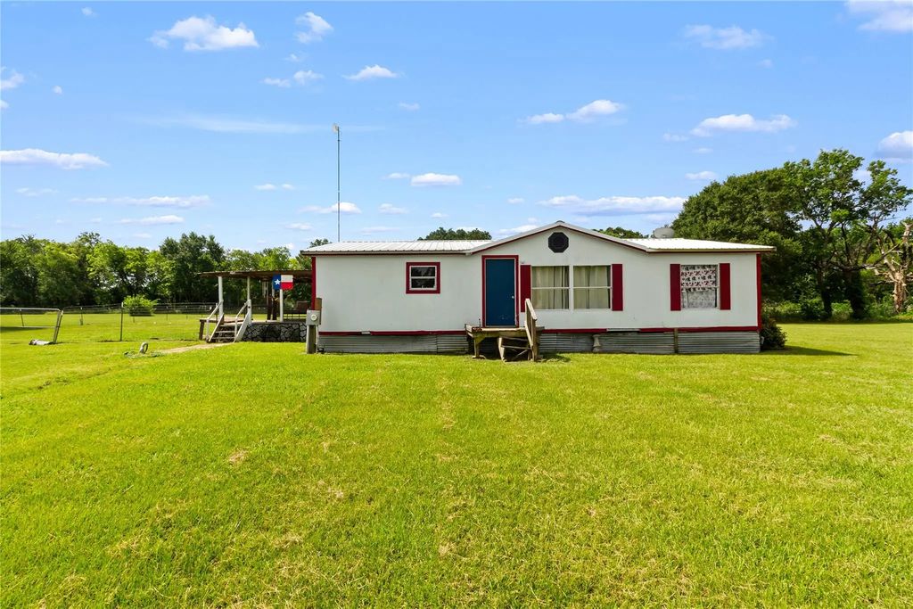1501 2nd Street, Kerens