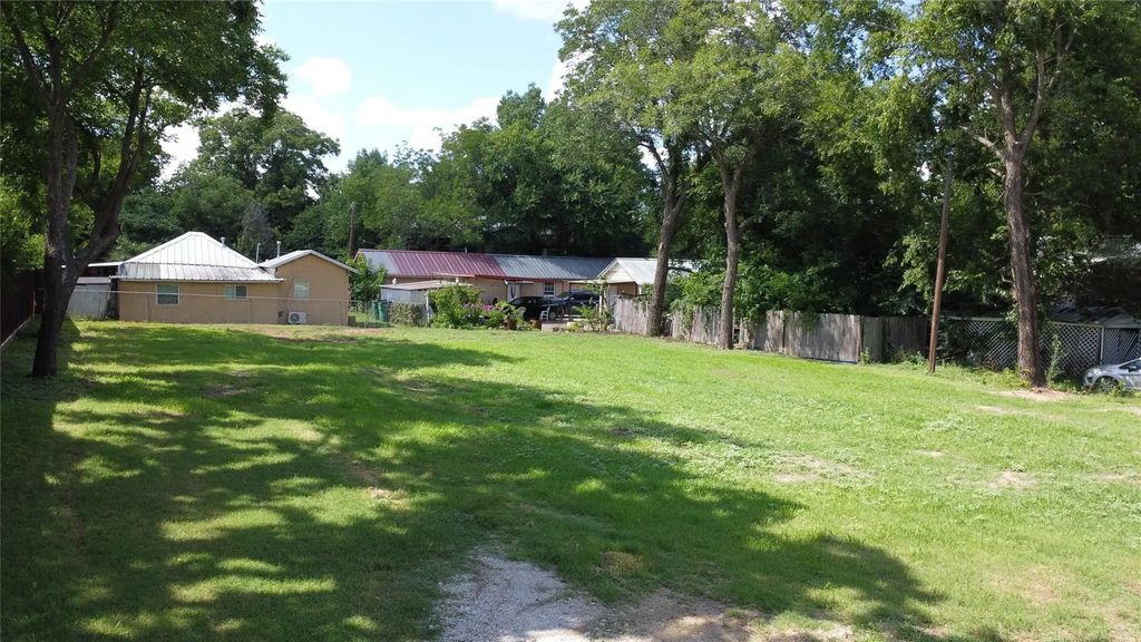 563 East Long Street, Stephenville