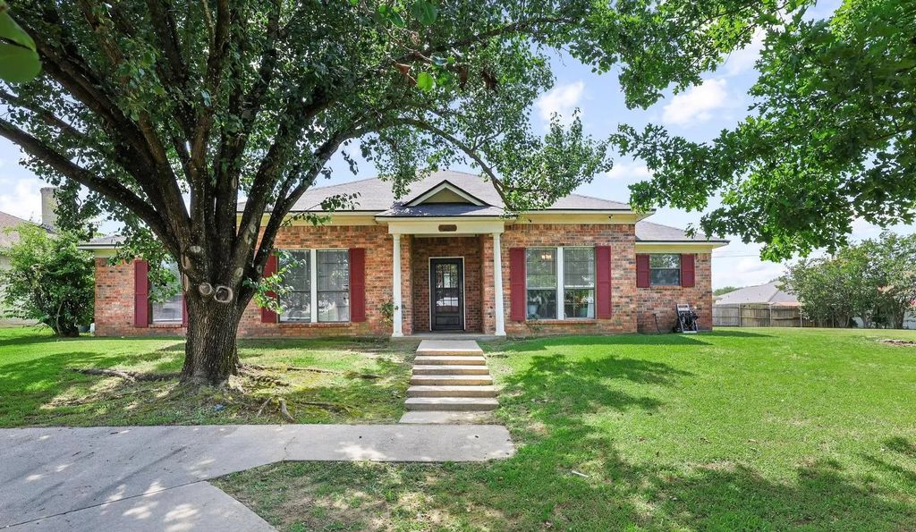 1804 Greenridge Court, Sulphur Springs