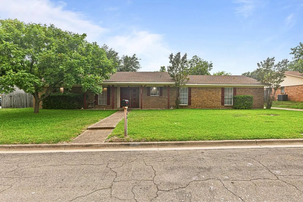 505 Pinewood Lane, Hewitt