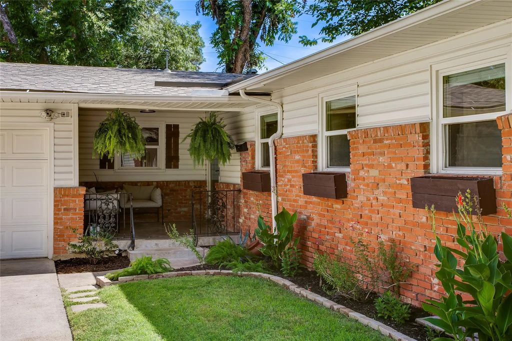 2627 W 10th Street, Dallas