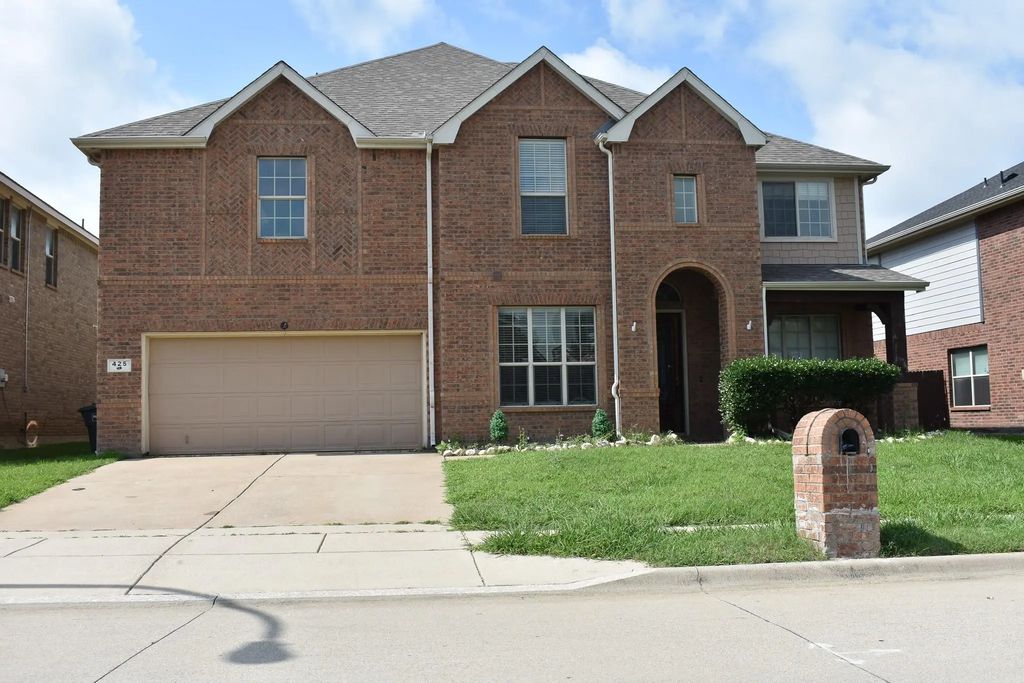 425 Crown Oaks Drive, Fort Worth