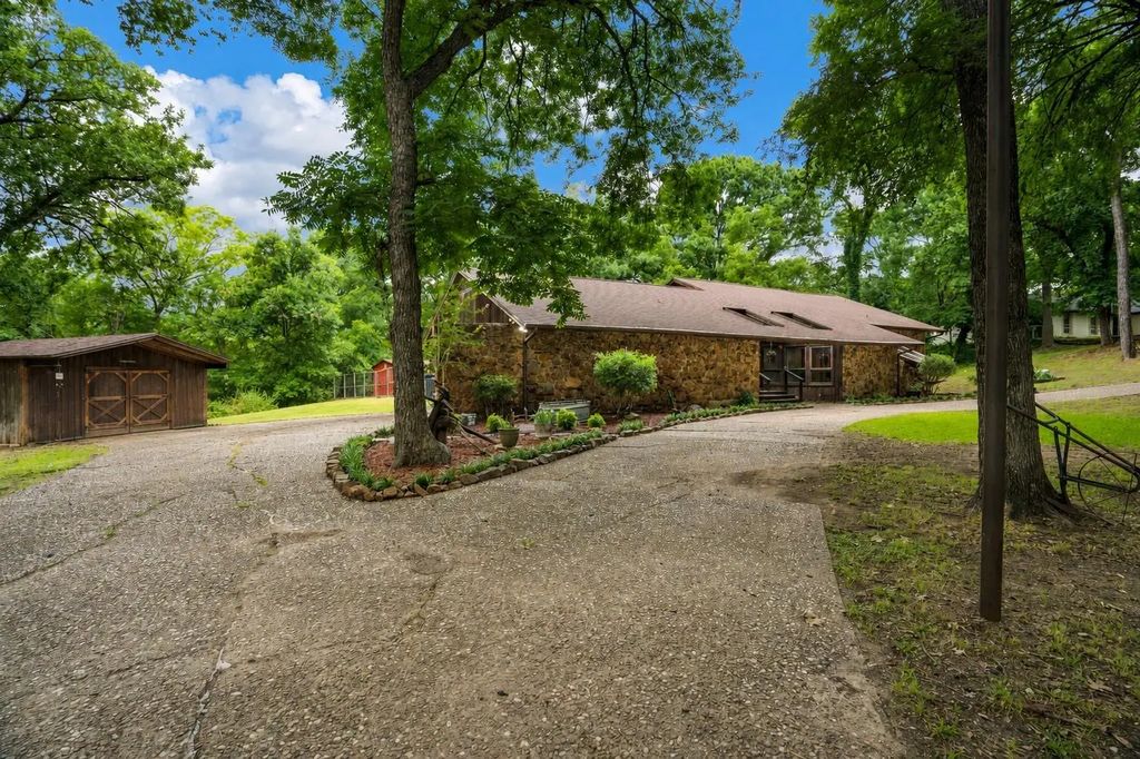 207 Shadowwood Trail, Ovilla