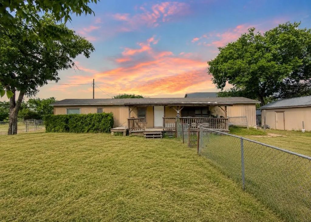158 County Road 1813, Clifton