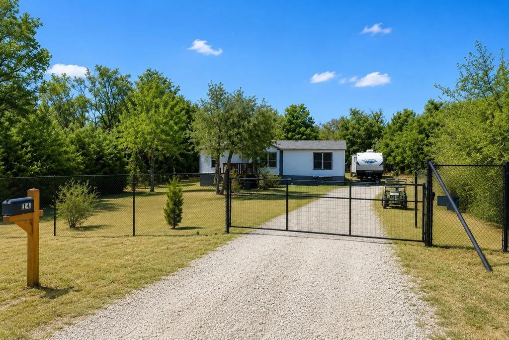 4414 Appletree Court, Granbury