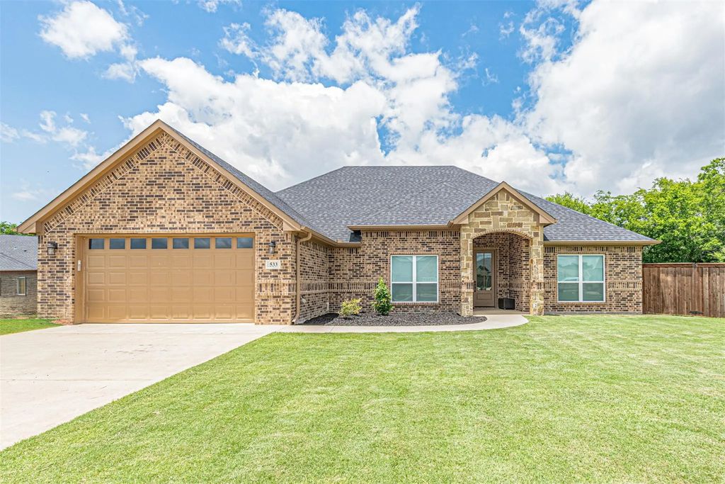 533 Limestone Circle, Mabank