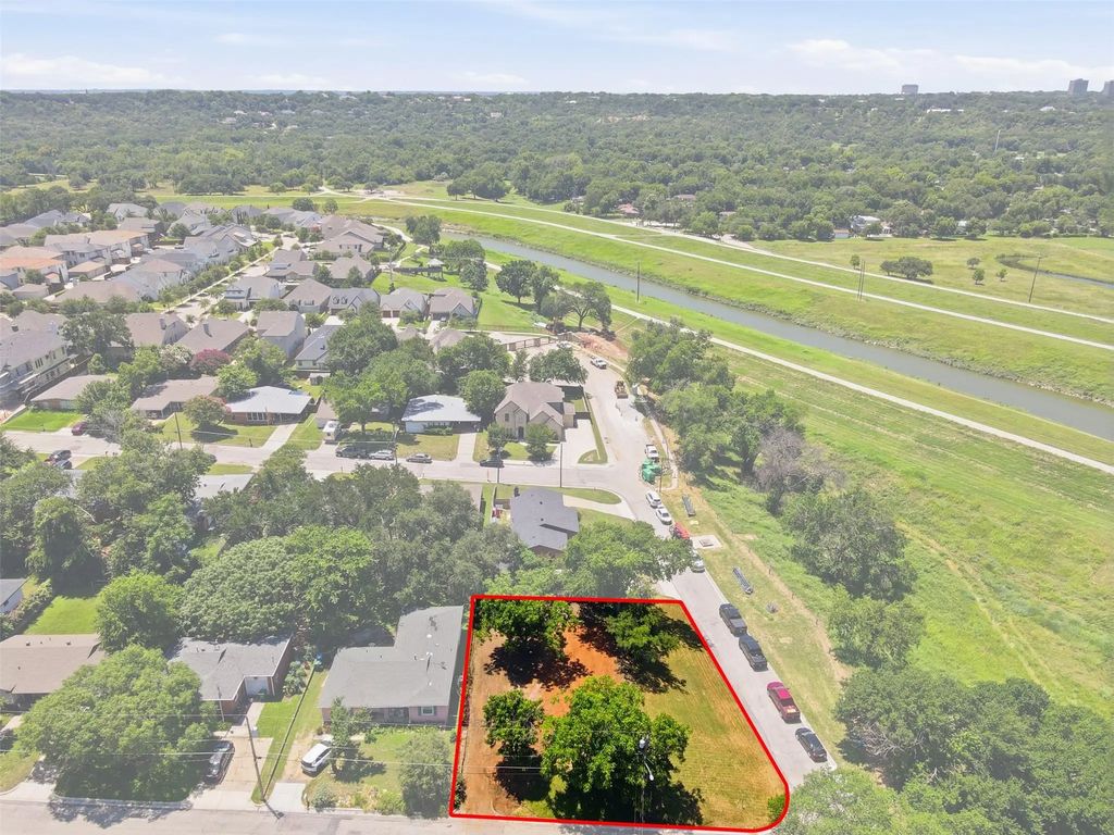 5317 Red Bud Lane, Fort Worth