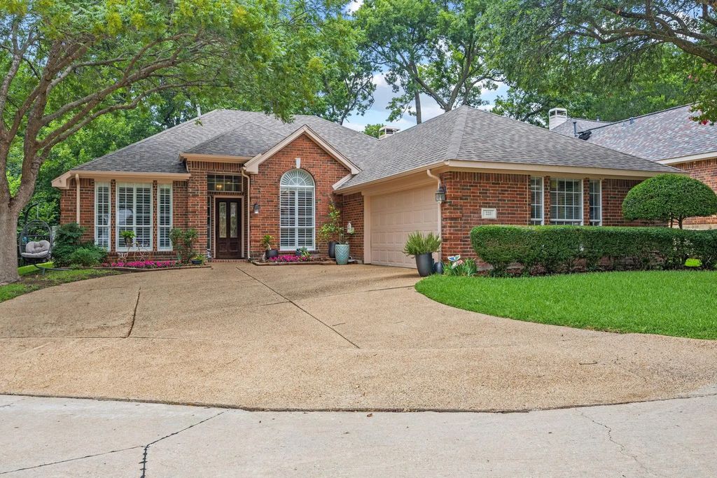 221 Freedom Court, Rockwall