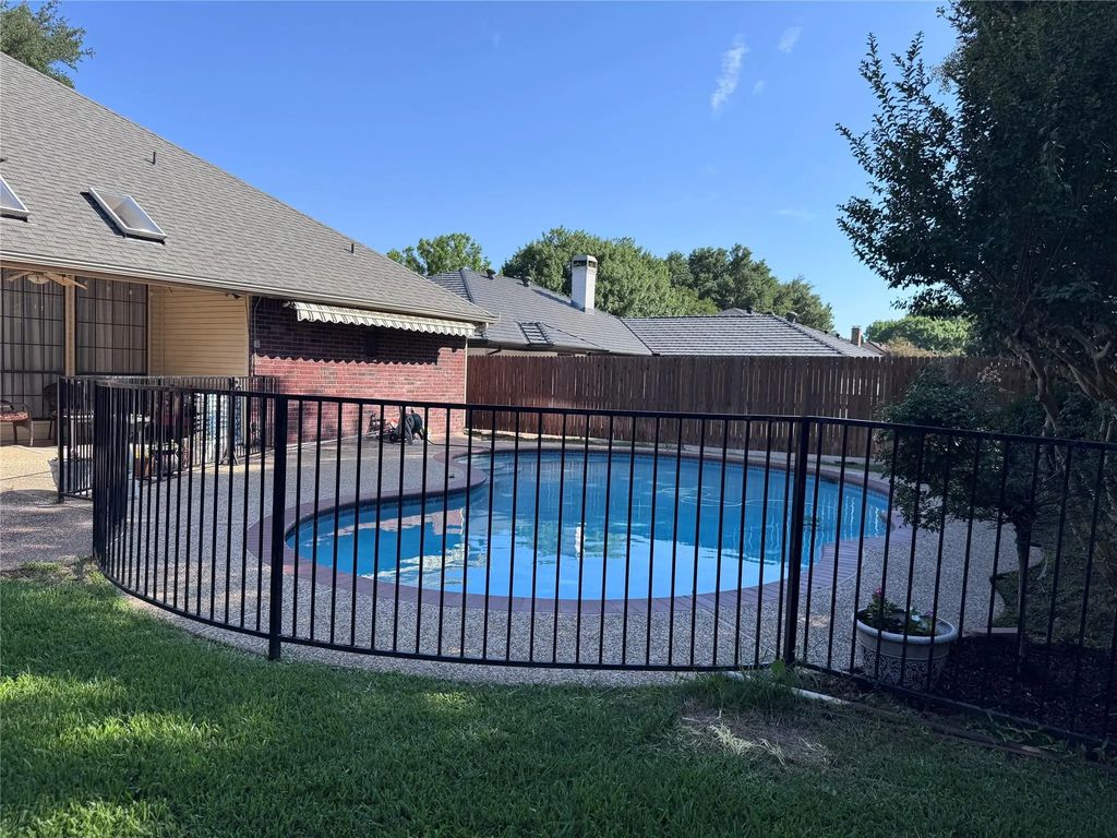 2105 Sleepy Hollow Drive, Arlington