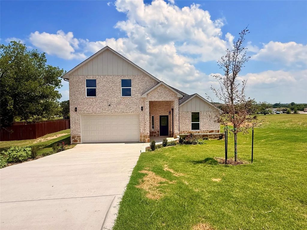 402 Bellaire Circle, Mineral Wells