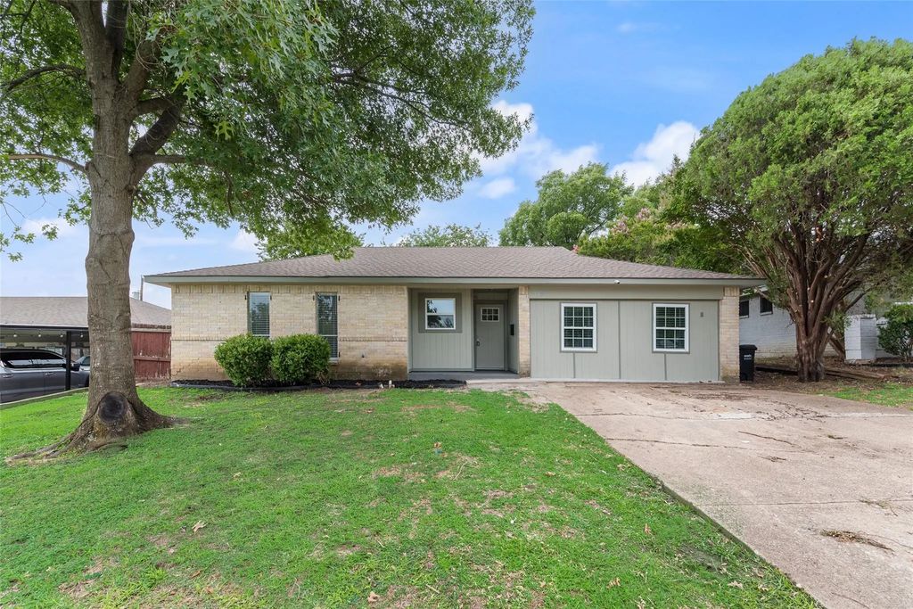 2514 Bobwhite Boulevard, Mesquite